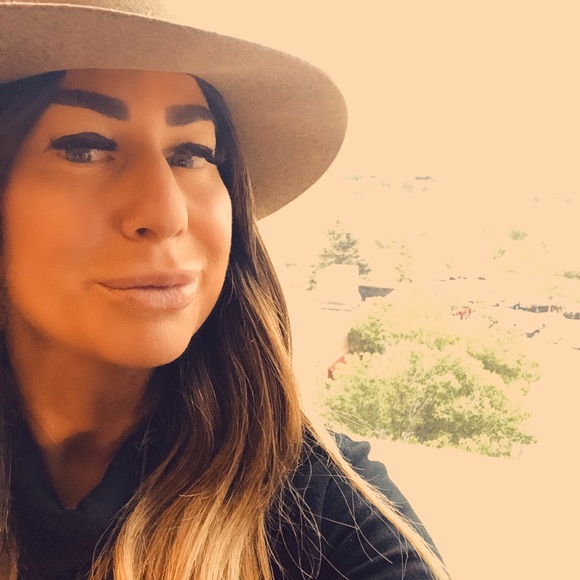 Meet your Posher, Kristin - Picture 4 of 7